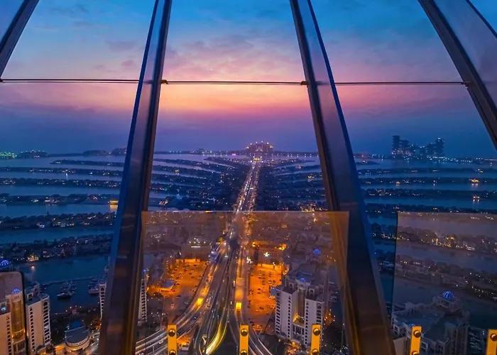 The Palm Tower, Nakheel Mall, Palm Jumeirah